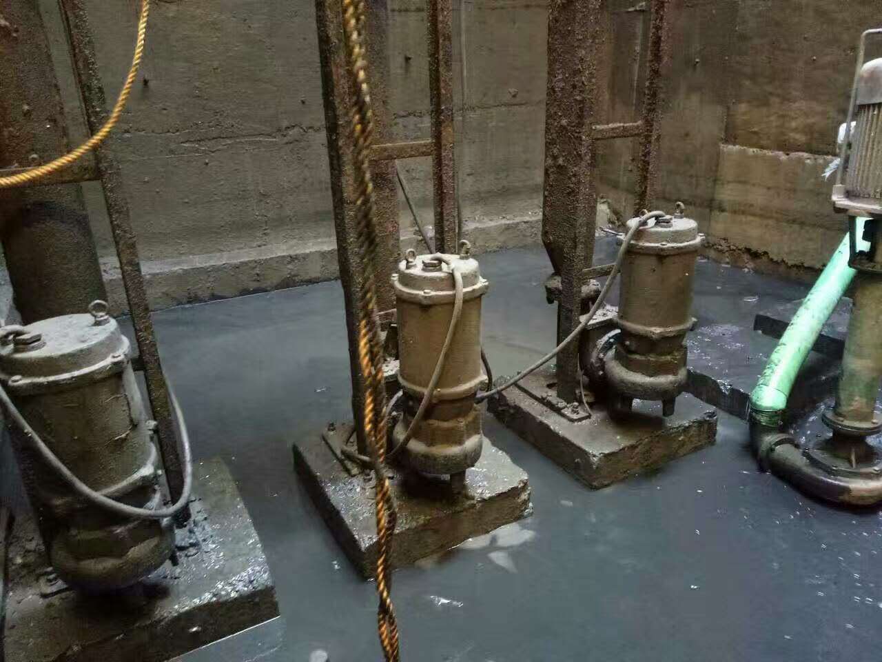 高台污水池清理